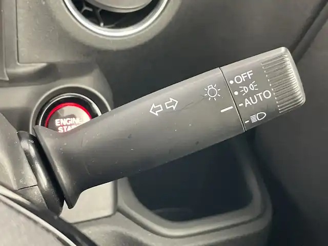 ホンダ Ｎ ＢＯＸ カスタム 愛知県 2023(令5)年 2.2万km プラチナホワイトパール 禁煙車/純正９インチナビ/（ＤＶＤ/ＣＤ/フルセグTV/AppleCarPlay/Bluetooth）/バックカメラ/ホンダセンシング/・衝突軽減ブレーキ/・車線逸脱支援システム/・路外逸脱抑制機能/・先行車発進お知らせ機能/・リアパーキングセンサー/・標識認識機能/・アダプティブクルーズコントロール/・オートマチックハイビーム/ＥＴＣ/ドライブレコーダー/シートヒーター/両側パワースライドドア/純正１４インチアルミホイール/ＬＥＤヘッドライト/フロントフォグランプ/オートライト/スマートキー/プッシュスタート/純正フロアマット/横滑り防止装置/チップアップシート/ベンチシート