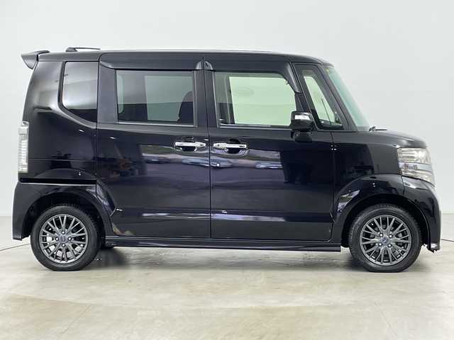 ホンダ Ｎ ＢＯＸ ＋ カスタム G 道央・札幌 2014(平26)年 10.6万km スマートブラック ・4WD/・純正ナビ&CD&DVD&SD&BT&TV/・バックカメラ/・アイドリングストップ/・ドアミラーヒーター/・HIDヘッドライト/・オートライト/・純正エンジンスターター/・スマートキー/・スペアキー