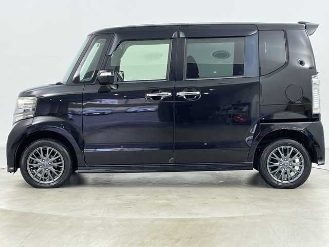 ホンダ Ｎ ＢＯＸ ＋ カスタム G 道央・札幌 2014(平26)年 10.6万km スマートブラック ・4WD/・純正ナビ&CD&DVD&SD&BT&TV/・バックカメラ/・アイドリングストップ/・ドアミラーヒーター/・HIDヘッドライト/・オートライト/・純正エンジンスターター/・スマートキー/・スペアキー
