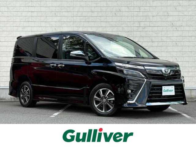 トヨタ ヴォクシー ZS 煌Ⅲ 大阪府 2020(令2)年 2.8万km ブラック 純正10型ナビ(BT/CD/DVD/HDMI/SD/フルセグ)/フリップダウンモニター/バックカメラ/衝突被害軽減システム/レーンキープアシスト/コーナーセンサー/クルーズコントロール/オートライト/オートマチックハイビーム/アイドリングストップ/純正アルミホイール/純正フロアマット/両側パワースライドドア/社外前後ドライブレコーダー/ビルトインETC/ハーフレザー/ウォークスルー/フルフラットシート/プッシュスタートボタン/LEDヘッドライト