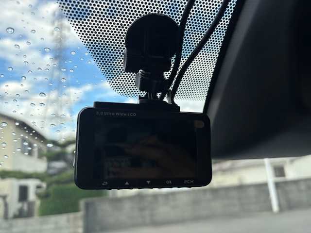 トヨタ ヴォクシー ZS 煌Ⅲ 大阪府 2020(令2)年 2.8万km ブラック 純正10型ナビ(BT/CD/DVD/HDMI/SD/フルセグ)/フリップダウンモニター/バックカメラ/衝突被害軽減システム/レーンキープアシスト/コーナーセンサー/クルーズコントロール/オートライト/オートマチックハイビーム/アイドリングストップ/純正アルミホイール/純正フロアマット/両側パワースライドドア/社外前後ドライブレコーダー/ビルトインETC/ハーフレザー/ウォークスルー/フルフラットシート/プッシュスタートボタン/LEDヘッドライト