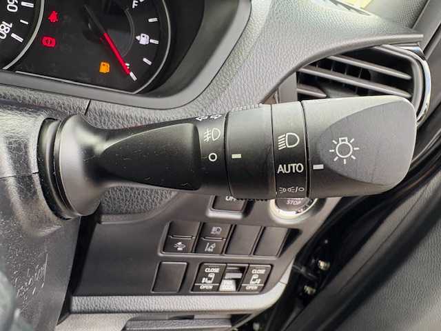 トヨタ ヴォクシー ZS 煌Ⅲ 大阪府 2020(令2)年 2.8万km ブラック 純正10型ナビ(BT/CD/DVD/HDMI/SD/フルセグ)/フリップダウンモニター/バックカメラ/衝突被害軽減システム/レーンキープアシスト/コーナーセンサー/クルーズコントロール/オートライト/オートマチックハイビーム/アイドリングストップ/純正アルミホイール/純正フロアマット/両側パワースライドドア/社外前後ドライブレコーダー/ビルトインETC/ハーフレザー/ウォークスルー/フルフラットシート/プッシュスタートボタン/LEDヘッドライト