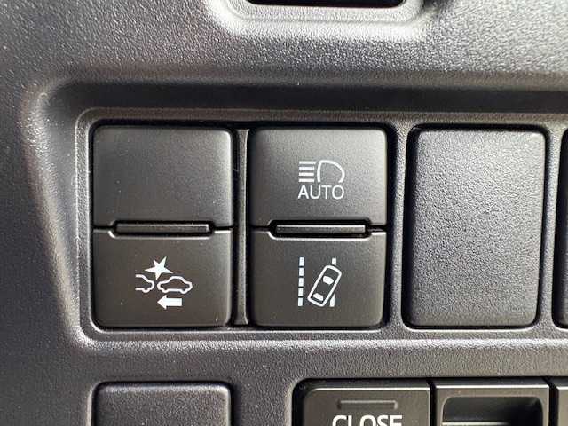 トヨタ ヴォクシー ZS 煌Ⅲ 大阪府 2020(令2)年 2.8万km ブラック 純正10型ナビ(BT/CD/DVD/HDMI/SD/フルセグ)/フリップダウンモニター/バックカメラ/衝突被害軽減システム/レーンキープアシスト/コーナーセンサー/クルーズコントロール/オートライト/オートマチックハイビーム/アイドリングストップ/純正アルミホイール/純正フロアマット/両側パワースライドドア/社外前後ドライブレコーダー/ビルトインETC/ハーフレザー/ウォークスルー/フルフラットシート/プッシュスタートボタン/LEDヘッドライト