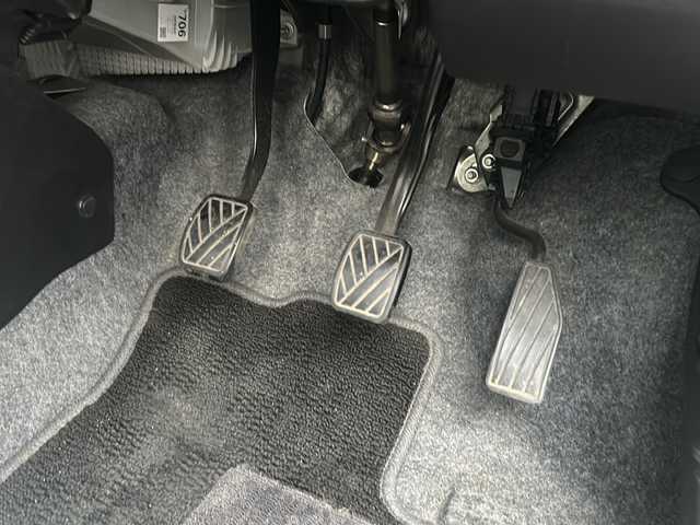 スズキ アルト F 石川県 2017(平29)年 18.6万km シルキーシルバーメタリック ワンオーナー/4WD/オーディオ/【CD・FM・AM・AUX】/社外AW冬タイヤ車載 溝6mm/運転席シートヒーター/純正フロアマット/ドアバイザー