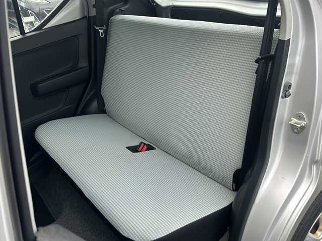 スズキ アルト F 石川県 2017(平29)年 18.6万km シルキーシルバーメタリック ワンオーナー/4WD/オーディオ/【CD・FM・AM・AUX】/社外AW冬タイヤ車載 溝6mm/運転席シートヒーター/純正フロアマット/ドアバイザー