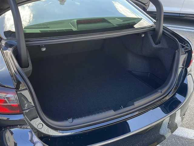 マツダ マツダ６セダン XD スポーツアピアランス 広島県 2023(令5)年 1.1万km ジェットブラックマイカ /登録時走行距離/　　　　　　　10929キロ/ワンオーナー/i-stop/純正ナビ/全方位モニター/地デジ/赤革シート/シートヒーター/クルーズコントロール/HUD/BOSEサウンドシステム/ETC/新車時整備手帳/　　【保証書】/取扱説明書/