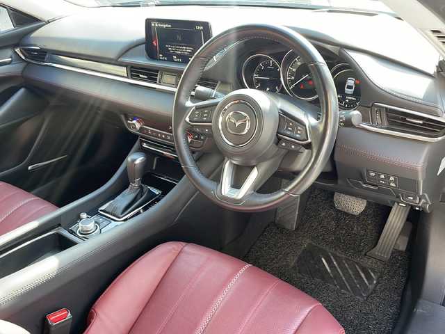 マツダ マツダ６セダン XD スポーツアピアランス 広島県 2023(令5)年 1.1万km ジェットブラックマイカ /登録時走行距離/　　　　　　　10929キロ/ワンオーナー/i-stop/純正ナビ/全方位モニター/地デジ/赤革シート/シートヒーター/クルーズコントロール/HUD/BOSEサウンドシステム/ETC/新車時整備手帳/　　【保証書】/取扱説明書/