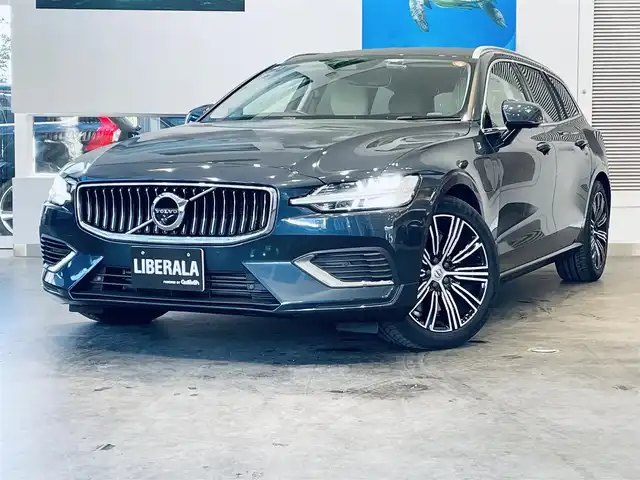 ボルボ Ｖ６０ T6 ツインEG AWD モメンタム 大阪府 2020(令2)年 2.9万km 青 HUD/ACC/HarmanKardon/純正ナビ/TV/360度カメラ/applecarplay/純正18インチAW/LEDヘッドライト/電動リアゲート/BLIS/クリアランスソナー/革シート/メモリ付きパワーシート/エアシートヒーター/ETC/ドラレコ/レーダー探知機/ルーフレール/自動駐車/スマートキー
