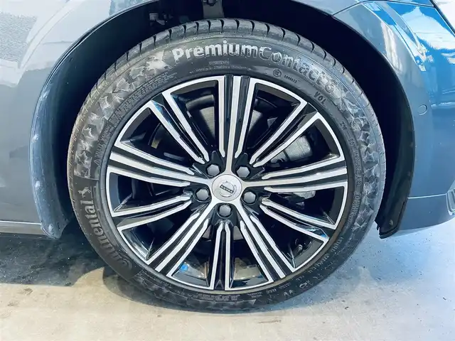 ボルボ Ｖ６０ T6 ツインEG AWD モメンタム 大阪府 2020(令2)年 2.9万km 青 HUD/ACC/HarmanKardon/純正ナビ/TV/360度カメラ/applecarplay/純正18インチAW/LEDヘッドライト/電動リアゲート/BLIS/クリアランスソナー/革シート/メモリ付きパワーシート/エアシートヒーター/ETC/ドラレコ/レーダー探知機/ルーフレール/自動駐車/スマートキー