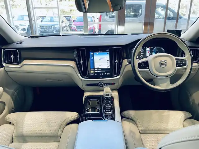 ボルボ Ｖ６０ T6 ツインEG AWD モメンタム 大阪府 2020(令2)年 2.9万km 青 HUD/ACC/HarmanKardon/純正ナビ/TV/360度カメラ/applecarplay/純正18インチAW/LEDヘッドライト/電動リアゲート/BLIS/クリアランスソナー/革シート/メモリ付きパワーシート/エアシートヒーター/ETC/ドラレコ/レーダー探知機/ルーフレール/自動駐車/スマートキー