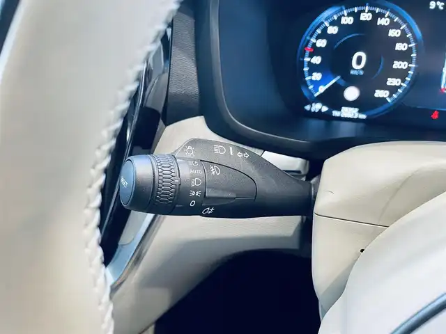 ボルボ Ｖ６０ T6 ツインEG AWD モメンタム 大阪府 2020(令2)年 2.9万km 青 HUD/ACC/HarmanKardon/純正ナビ/TV/360度カメラ/applecarplay/純正18インチAW/LEDヘッドライト/電動リアゲート/BLIS/クリアランスソナー/革シート/メモリ付きパワーシート/エアシートヒーター/ETC/ドラレコ/レーダー探知機/ルーフレール/自動駐車/スマートキー