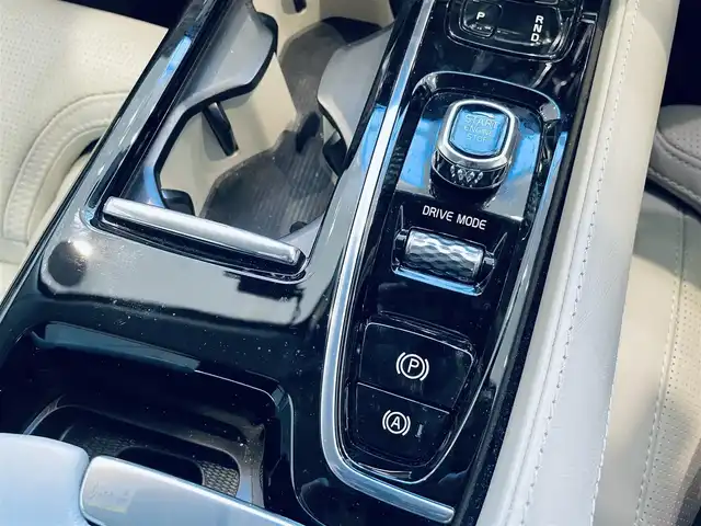 ボルボ Ｖ６０ T6 ツインEG AWD モメンタム 大阪府 2020(令2)年 2.9万km 青 HUD/ACC/HarmanKardon/純正ナビ/TV/360度カメラ/applecarplay/純正18インチAW/LEDヘッドライト/電動リアゲート/BLIS/クリアランスソナー/革シート/メモリ付きパワーシート/エアシートヒーター/ETC/ドラレコ/レーダー探知機/ルーフレール/自動駐車/スマートキー