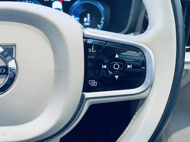 ボルボ Ｖ６０ T6 ツインEG AWD モメンタム 大阪府 2020(令2)年 2.9万km 青 HUD/ACC/HarmanKardon/純正ナビ/TV/360度カメラ/applecarplay/純正18インチAW/LEDヘッドライト/電動リアゲート/BLIS/クリアランスソナー/革シート/メモリ付きパワーシート/エアシートヒーター/ETC/ドラレコ/レーダー探知機/ルーフレール/自動駐車/スマートキー