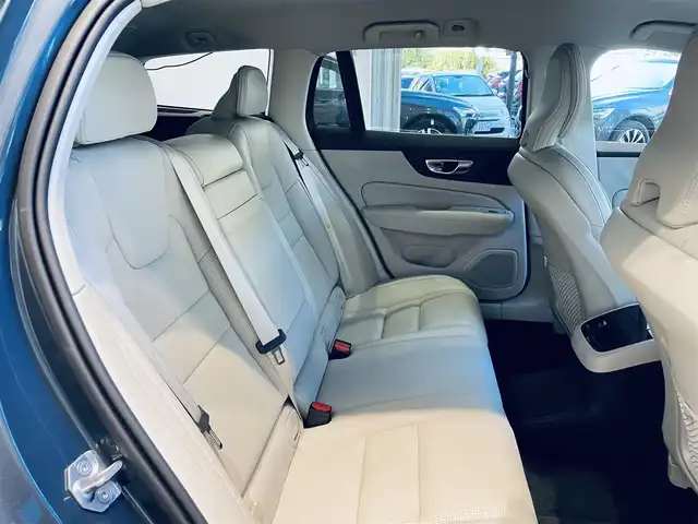 ボルボ Ｖ６０ T6 ツインEG AWD モメンタム 大阪府 2020(令2)年 2.9万km 青 HUD/ACC/HarmanKardon/純正ナビ/TV/360度カメラ/applecarplay/純正18インチAW/LEDヘッドライト/電動リアゲート/BLIS/クリアランスソナー/革シート/メモリ付きパワーシート/エアシートヒーター/ETC/ドラレコ/レーダー探知機/ルーフレール/自動駐車/スマートキー