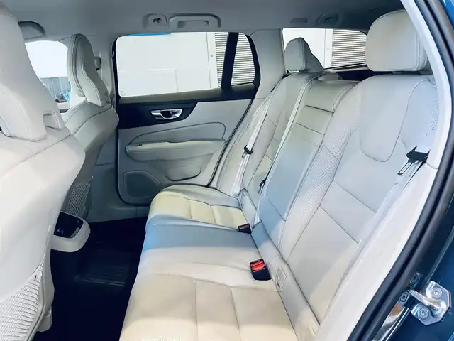 ボルボ Ｖ６０ T6 ツインEG AWD モメンタム 大阪府 2020(令2)年 2.9万km 青 HUD/ACC/HarmanKardon/純正ナビ/TV/360度カメラ/applecarplay/純正18インチAW/LEDヘッドライト/電動リアゲート/BLIS/クリアランスソナー/革シート/メモリ付きパワーシート/エアシートヒーター/ETC/ドラレコ/レーダー探知機/ルーフレール/自動駐車/スマートキー