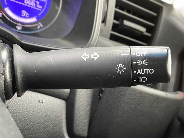 ホンダ フィット 13G Lパッケージ 山形県 2014(平26)年 10万km プレミアムホワイトパール 禁煙車/4WD/寒冷地仕様/横滑り防止装置/社外SDナビ/（Bluetooth/CD/DVD/フルセグ)/バックカメラ/LEDオートライト/ステアリングスイッチ/ETC/社外AW/純正フロアマット/電動格納ウィンカーミラー/スマートキー×2/エンジンスターター/ドアバイザー