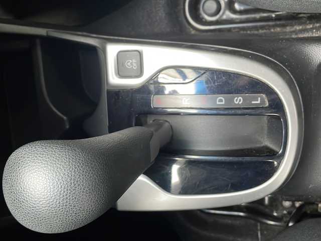 ホンダ フィット 13G Lパッケージ 山形県 2014(平26)年 10万km プレミアムホワイトパール 禁煙車/4WD/寒冷地仕様/横滑り防止装置/社外SDナビ/（Bluetooth/CD/DVD/フルセグ)/バックカメラ/LEDオートライト/ステアリングスイッチ/ETC/社外AW/純正フロアマット/電動格納ウィンカーミラー/スマートキー×2/エンジンスターター/ドアバイザー