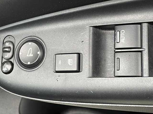 ホンダ フィット 13G Lパッケージ 山形県 2014(平26)年 10万km プレミアムホワイトパール 禁煙車/4WD/寒冷地仕様/横滑り防止装置/社外SDナビ/（Bluetooth/CD/DVD/フルセグ)/バックカメラ/LEDオートライト/ステアリングスイッチ/ETC/社外AW/純正フロアマット/電動格納ウィンカーミラー/スマートキー×2/エンジンスターター/ドアバイザー