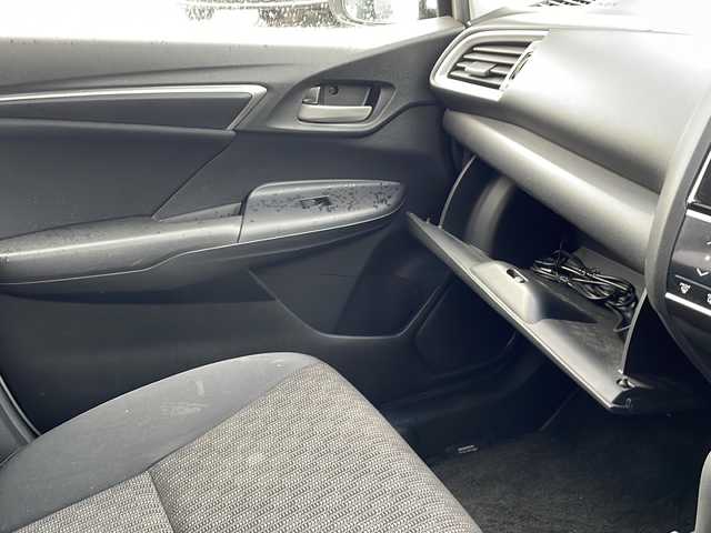 ホンダ フィット 13G Lパッケージ 山形県 2014(平26)年 10万km プレミアムホワイトパール 禁煙車/4WD/寒冷地仕様/横滑り防止装置/社外SDナビ/（Bluetooth/CD/DVD/フルセグ)/バックカメラ/LEDオートライト/ステアリングスイッチ/ETC/社外AW/純正フロアマット/電動格納ウィンカーミラー/スマートキー×2/エンジンスターター/ドアバイザー