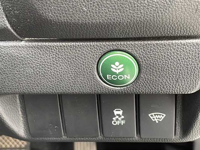 ホンダ フィット 13G Lパッケージ 山形県 2014(平26)年 10万km プレミアムホワイトパール 禁煙車/4WD/寒冷地仕様/横滑り防止装置/社外SDナビ/（Bluetooth/CD/DVD/フルセグ)/バックカメラ/LEDオートライト/ステアリングスイッチ/ETC/社外AW/純正フロアマット/電動格納ウィンカーミラー/スマートキー×2/エンジンスターター/ドアバイザー