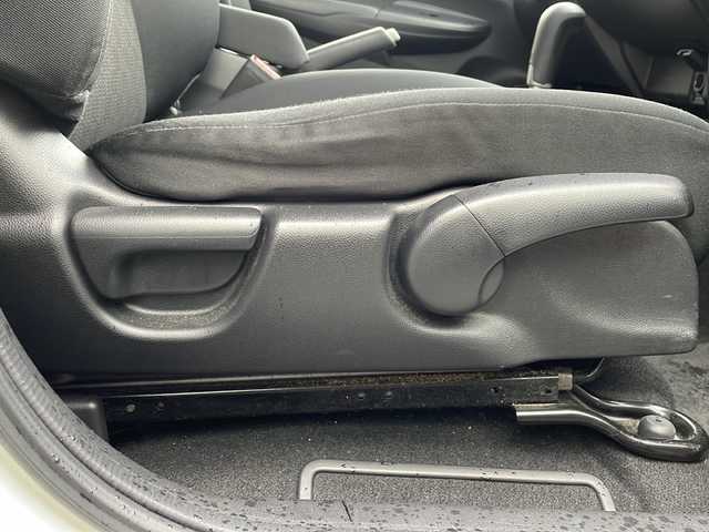 ホンダ フィット 13G Lパッケージ 山形県 2014(平26)年 10万km プレミアムホワイトパール 禁煙車/4WD/寒冷地仕様/横滑り防止装置/社外SDナビ/（Bluetooth/CD/DVD/フルセグ)/バックカメラ/LEDオートライト/ステアリングスイッチ/ETC/社外AW/純正フロアマット/電動格納ウィンカーミラー/スマートキー×2/エンジンスターター/ドアバイザー