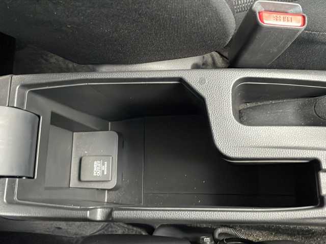 ホンダ フィット 13G Lパッケージ 山形県 2014(平26)年 10万km プレミアムホワイトパール 禁煙車/4WD/寒冷地仕様/横滑り防止装置/社外SDナビ/（Bluetooth/CD/DVD/フルセグ)/バックカメラ/LEDオートライト/ステアリングスイッチ/ETC/社外AW/純正フロアマット/電動格納ウィンカーミラー/スマートキー×2/エンジンスターター/ドアバイザー