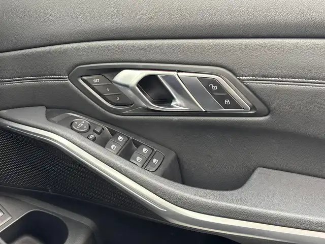 ＢＭＷ ３２０ｄ xDrive ツーリング Mスポーツ 山梨県 2020(令2)年 4.6万km アルピンホワイトⅢ 黒革/インテリジェントセーフティ/アンビエントライト/全周囲カメラ/純正ＨＤＤナビ/ＬＥＤヘッドライト/オートハイビーム/電動リアゲート/コンフォートアクセス/純正１８インチＡＷ/前席シートヒーター/ブラックキドニーグリル/取説/保証書/スペアキー