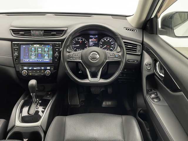 日産 エクストレイル 20Xi 宮崎県 2018(平30)年 9.6万km ブリリアントホワイトパール 禁煙車/エマージェンシーブレーキ/純正9型ナビTV/（MM518D-L/CD/DVD/MSV/Bluetooth/フルセグTV）/純正ドライブレコーダー/純正LEDオートライト/純正フォグ/純正18インチアルミ/純正フロアマット/プロパイロット/アラウンドビューモニター/クリアランスソナー/電子パーキング/オートホールド/ヒーテッドドアミラー/パワーバックドア/撥水カプロンシート/デュアルオートエアコン/インテリジェントキー/プッシュエンジンスタート/スペアキー/新車時保証書/取扱い説明書