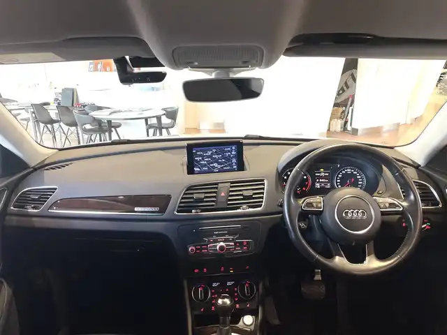アウディ Ｑ３ 2．0 TFSI クワトロ 180PS 道央・札幌 2016(平28)年 4.8万km グレイシアホワイトメタリック グレイシアホワイトメタリック/レザーパッケージ/　・ファインナッパレザー/　・シートヒーター/リヤビューカメラ/MMIナビゲーション/LEDヘッドライト/アシスタンスパッケージ/　・クルーズコントロール/　・アウディサイドアシスト/　・アウディアクティブレーンアシスト/オートマチックテールゲート
