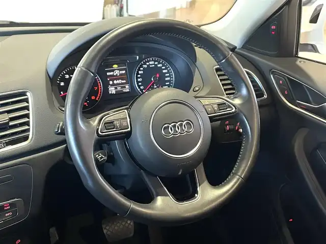 アウディ Ｑ３ 2．0 TFSI クワトロ 180PS 道央・札幌 2016(平28)年 4.8万km グレイシアホワイトメタリック グレイシアホワイトメタリック/レザーパッケージ/　・ファインナッパレザー/　・シートヒーター/リヤビューカメラ/MMIナビゲーション/LEDヘッドライト/アシスタンスパッケージ/　・クルーズコントロール/　・アウディサイドアシスト/　・アウディアクティブレーンアシスト/オートマチックテールゲート