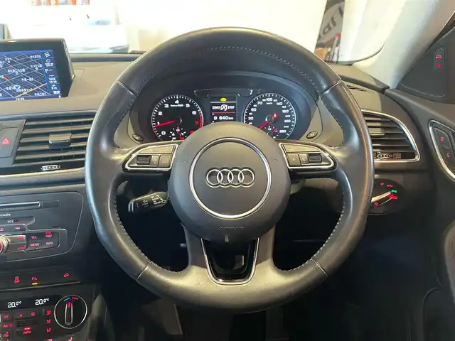 アウディ Ｑ３ 2．0 TFSI クワトロ 180PS 道央・札幌 2016(平28)年 4.8万km グレイシアホワイトメタリック グレイシアホワイトメタリック/レザーパッケージ/　・ファインナッパレザー/　・シートヒーター/リヤビューカメラ/MMIナビゲーション/LEDヘッドライト/アシスタンスパッケージ/　・クルーズコントロール/　・アウディサイドアシスト/　・アウディアクティブレーンアシスト/オートマチックテールゲート