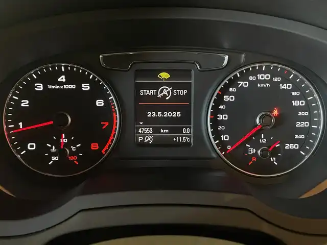 アウディ Ｑ３ 2．0 TFSI クワトロ 180PS 道央・札幌 2016(平28)年 4.8万km グレイシアホワイトメタリック グレイシアホワイトメタリック/レザーパッケージ/　・ファインナッパレザー/　・シートヒーター/リヤビューカメラ/MMIナビゲーション/LEDヘッドライト/アシスタンスパッケージ/　・クルーズコントロール/　・アウディサイドアシスト/　・アウディアクティブレーンアシスト/オートマチックテールゲート