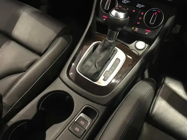 アウディ Ｑ３ 2．0 TFSI クワトロ 180PS 道央・札幌 2016(平28)年 4.8万km グレイシアホワイトメタリック グレイシアホワイトメタリック/レザーパッケージ/　・ファインナッパレザー/　・シートヒーター/リヤビューカメラ/MMIナビゲーション/LEDヘッドライト/アシスタンスパッケージ/　・クルーズコントロール/　・アウディサイドアシスト/　・アウディアクティブレーンアシスト/オートマチックテールゲート