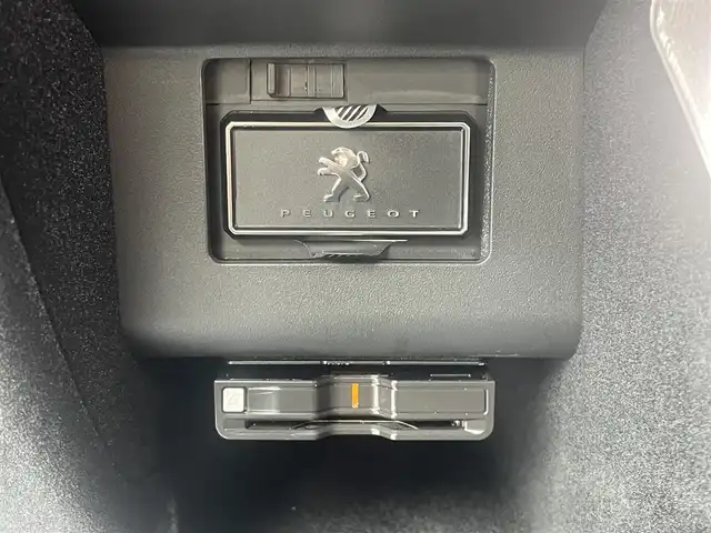 プジョー ５００８ GT ブルーHDi 宮崎県 2019(令1)年 7.3万km パールⅡ 純正ナビ/　AM/FM/BT/バックカメラ/衝突軽減ブレーキ　/レーンキープ　/インテリジェントハイビーム　/ブラインドスポットモニター　/パワーバックドア　/ＥＴＣ車載器　/ドライブレコーダー　/ＬＥＤヘッドライト　/フォグランプ/電動パーキング/スマートキー/プッシュスタート