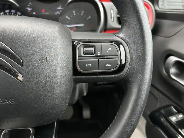 シトロエン Ｃ３ シャイン 茨城県 2017(平29)年 2.4万km 白 ワンオーナー　/アクティブセーフティブレーキ　/ＬＫＡ　/ＢＳＭ　/バックカメラ　/パーキングセンサー　/クルコン　/ディスプレイオーディオ　/ＢＴ　/ＵＳＢ　/ＥＴＣ　/ドラレコ　/純正１６インチＡＷ　/オートライト　/禁煙車