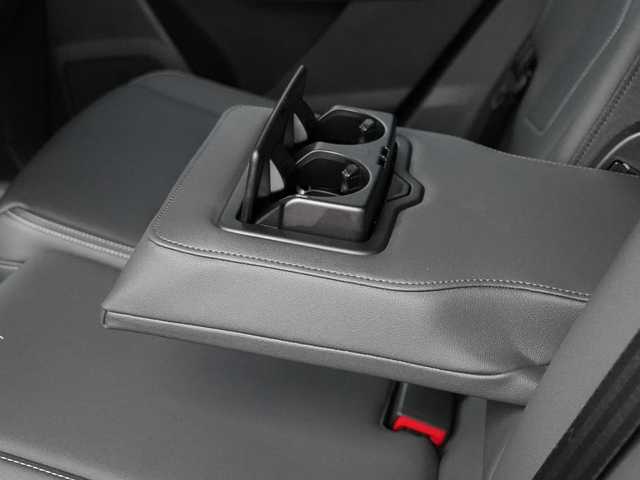 アウディ アウディ Ｑ３ 35TDIクワトロ Sライン 静岡県 2024(令6)年 0.4万km グレイシアホワイトメタリック BlackStyling パッケージ/Audyプレセンス軽減ブレーキ/車線逸脱警告 ACC サイドアシスト/19インチアルミホイール/ブラックレザーシート シートヒーター /MMIナビゲーションワンセグTV Bluetooth/全方位カメラ/前席パワーシート/LEDヘッドライト/リヤシーケンシャルウィンカー/バーチャルコクピット/Driveセレクト/ワイヤレス充電/リヤガラスフィルム施工/DSRCETC/前後ドライブレコーダー