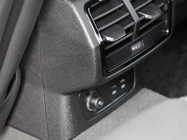 アウディ アウディ Ｑ３ 35TDIクワトロ Sライン 静岡県 2024(令6)年 0.4万km グレイシアホワイトメタリック BlackStyling パッケージ/Audyプレセンス軽減ブレーキ/車線逸脱警告 ACC サイドアシスト/19インチアルミホイール/ブラックレザーシート シートヒーター /MMIナビゲーションワンセグTV Bluetooth/全方位カメラ/前席パワーシート/LEDヘッドライト/リヤシーケンシャルウィンカー/バーチャルコクピット/Driveセレクト/ワイヤレス充電/リヤガラスフィルム施工/DSRCETC/前後ドライブレコーダー