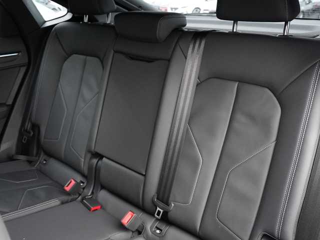 アウディ アウディ Ｑ３ 35TDIクワトロ Sライン 静岡県 2024(令6)年 0.4万km グレイシアホワイトメタリック BlackStyling パッケージ/Audyプレセンス軽減ブレーキ/車線逸脱警告 ACC サイドアシスト/19インチアルミホイール/ブラックレザーシート シートヒーター /MMIナビゲーションワンセグTV Bluetooth/全方位カメラ/前席パワーシート/LEDヘッドライト/リヤシーケンシャルウィンカー/バーチャルコクピット/Driveセレクト/ワイヤレス充電/リヤガラスフィルム施工/DSRCETC/前後ドライブレコーダー