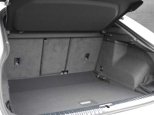 アウディ アウディ Ｑ３ 35TDIクワトロ Sライン 静岡県 2024(令6)年 0.4万km グレイシアホワイトメタリック BlackStyling パッケージ/Audyプレセンス軽減ブレーキ/車線逸脱警告 ACC サイドアシスト/19インチアルミホイール/ブラックレザーシート シートヒーター /MMIナビゲーションワンセグTV Bluetooth/全方位カメラ/前席パワーシート/LEDヘッドライト/リヤシーケンシャルウィンカー/バーチャルコクピット/Driveセレクト/ワイヤレス充電/リヤガラスフィルム施工/DSRCETC/前後ドライブレコーダー