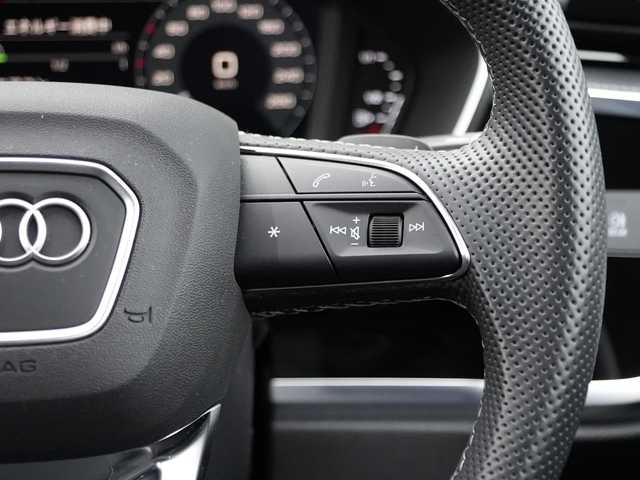 アウディ アウディ Ｑ３ 35TDIクワトロ Sライン 静岡県 2024(令6)年 0.4万km グレイシアホワイトメタリック BlackStyling パッケージ/Audyプレセンス軽減ブレーキ/車線逸脱警告 ACC サイドアシスト/19インチアルミホイール/ブラックレザーシート シートヒーター /MMIナビゲーションワンセグTV Bluetooth/全方位カメラ/前席パワーシート/LEDヘッドライト/リヤシーケンシャルウィンカー/バーチャルコクピット/Driveセレクト/ワイヤレス充電/リヤガラスフィルム施工/DSRCETC/前後ドライブレコーダー