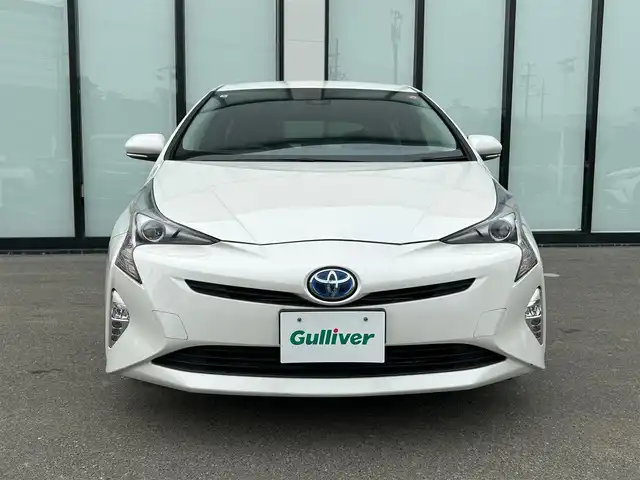 トヨタ プリウス S ツーリングセレクション 大阪府 2016(平28)年 7.2万km ホワイトパールクリスタルシャイン 純正ナビ/   フルセグTV/CD/DVD/Bluetooth/バックモニター/衝突軽減ブレーキ/横滑り防止装置/前席シートヒーター/クルーズコントロール/レーンキープアシスト/ステアリングスイッチ/オートマチックハイビーム/純正17インチアルミホイール/純正フロアマット/プッシュスタート/スマートキー/ＥＴＣ/ＬＥＤライト/排気量長幅高