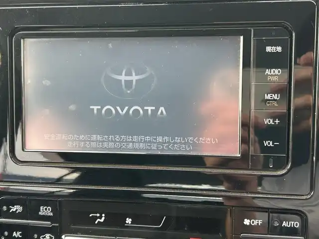 トヨタ プリウス S ツーリングセレクション 大阪府 2016(平28)年 7.2万km ホワイトパールクリスタルシャイン 純正ナビ/   フルセグTV/CD/DVD/Bluetooth/バックモニター/衝突軽減ブレーキ/横滑り防止装置/前席シートヒーター/クルーズコントロール/レーンキープアシスト/ステアリングスイッチ/オートマチックハイビーム/純正17インチアルミホイール/純正フロアマット/プッシュスタート/スマートキー/ＥＴＣ/ＬＥＤライト/排気量長幅高