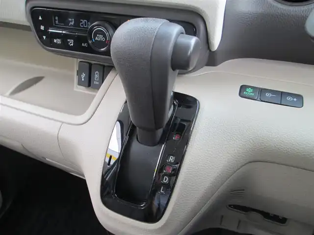 ホンダ Ｎ ＢＯＸ G L ホンダセンシング 千葉県 2018(平30)年 1.7万km ルナシルバーM ワンオーナー/純正SDナビ、バックカメラ/オーディオ【CD/SD/BT】/ホンダセンシング/パワースライドドア/LEDヘッドライト/純正ドライブレコーダー/ビルトインETC/オートライト/横滑り防止装置/12V180W電源/保証書/取扱説明書/スペアキー