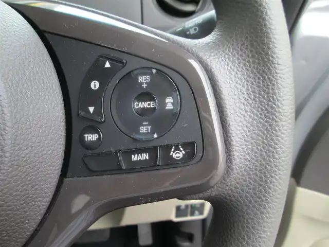 ホンダ Ｎ ＢＯＸ G L ホンダセンシング 千葉県 2018(平30)年 1.7万km ルナシルバーM ワンオーナー/純正SDナビ、バックカメラ/オーディオ【CD/SD/BT】/ホンダセンシング/パワースライドドア/LEDヘッドライト/純正ドライブレコーダー/ビルトインETC/オートライト/横滑り防止装置/12V180W電源/保証書/取扱説明書/スペアキー