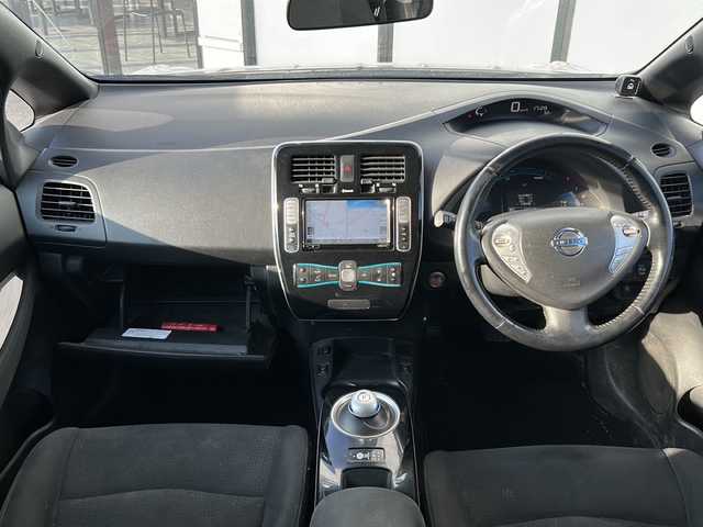 日産 リーフ X 山形県 2013(平25)年 16.3万km ブリリアントホワイトパール 純正ナビ/（Bluetooth/CD/DVD/フルセグ)/ステアリングスイッチ/全席シートヒーター/ステアリングヒーター/ビルトインETC/純正アルミホイール/純正フロアマット/電動格納ミラー/ウィンカーミラー/LEDヘッドライト/スマートキー/スペアキー