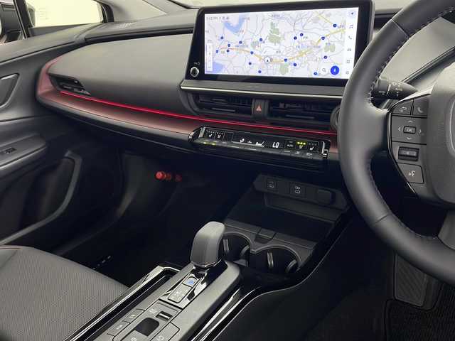 トヨタ プリウス Z 千葉県 2024(令6)年 0.6万km アティチュードブラックマイカ 禁煙車/ワンオーナー/トヨタセーフティセンス/パノラマルーフ/パワーバックドア/12.3型ディスプレイオーディオプラス/コネクティッドナビ/フルセグTV/アラウンドビューモニター/アドバンスドパーク/レーダークルーズコントロール/レーンアシスト/デジタルインナーミラー/ブラインドスポットモニター/合皮レザーシート/シートヒーター/シートベンチレーション/ステアリングヒーター/パワーシート/メモリシート/LEDオートライト/オートハイビーム/ビルトインETC/電動パーキング/オートブレーキホールド/ステアリングスイッチ/横滑り防止機能/ワイヤレス充電/AC100V/純正19インチアルミホイール/純正フロアマット