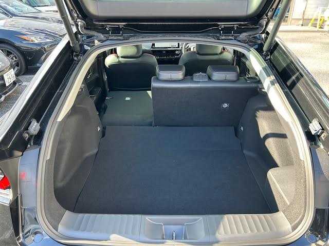 トヨタ プリウス Z 埼玉県 2024(令6)年 0.6万km アティチュードブラックマイカ パノラマルーフ/パワーバックドア/12.3型ディスプレイオーディオプラス/コネクティッドナビ/フルセグTV/アラウンドビューモニター/アドバンスドパーク/レーダークルーズコントロール/レーンアシスト/デジタルインナーミラー/ブラインドスポットモニター/シートヒーター/シートベンチレーション/ステアリングヒーター/パワーシート/LEDヘッドライト/オートハイビーム/ビルトインETC/オートブレーキホールド/横滑り防止機能/ワイヤレス充電/AC100V/純正19インチアルミホイール/純正フロアマット/保証書/取扱説明書/スペアキー