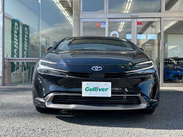 トヨタ プリウス Z 埼玉県 2024(令6)年 0.6万km アティチュードブラックマイカ パノラマルーフ/パワーバックドア/12.3型ディスプレイオーディオプラス/コネクティッドナビ/フルセグTV/アラウンドビューモニター/アドバンスドパーク/レーダークルーズコントロール/レーンアシスト/デジタルインナーミラー/ブラインドスポットモニター/シートヒーター/シートベンチレーション/ステアリングヒーター/パワーシート/LEDヘッドライト/オートハイビーム/ビルトインETC/オートブレーキホールド/横滑り防止機能/ワイヤレス充電/AC100V/純正19インチアルミホイール/純正フロアマット/保証書/取扱説明書/スペアキー