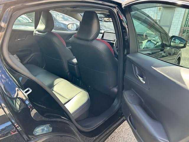 トヨタ プリウス Z 埼玉県 2024(令6)年 0.6万km アティチュードブラックマイカ パノラマルーフ/パワーバックドア/12.3型ディスプレイオーディオプラス/コネクティッドナビ/フルセグTV/アラウンドビューモニター/アドバンスドパーク/レーダークルーズコントロール/レーンアシスト/デジタルインナーミラー/ブラインドスポットモニター/シートヒーター/シートベンチレーション/ステアリングヒーター/パワーシート/LEDヘッドライト/オートハイビーム/ビルトインETC/オートブレーキホールド/横滑り防止機能/ワイヤレス充電/AC100V/純正19インチアルミホイール/純正フロアマット/保証書/取扱説明書/スペアキー