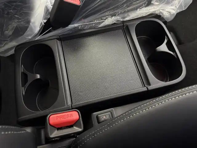 三菱 デリカＤ：５ シャモニー 宮城県 2025(令7)年 0.1千km 黒Ⅱ D:5専用11型ナビゲーション/アルパイン11型ナビ取付パッケージ＋リアモニター取付パッケージ/登録未使用車/４ＷＤ/全方位カメラ/レーダークルーズコントロール/衝突被害軽減システム/レーンキープアシスト/横滑り防止装置/ハーフレザー/前席シートヒーター/運転席パワーシート/パドルシフト/ステアリングヒーター/パワーバックドア/両側パワースライドドア/純正18インチＡＷ/純正LEDヘッドライト